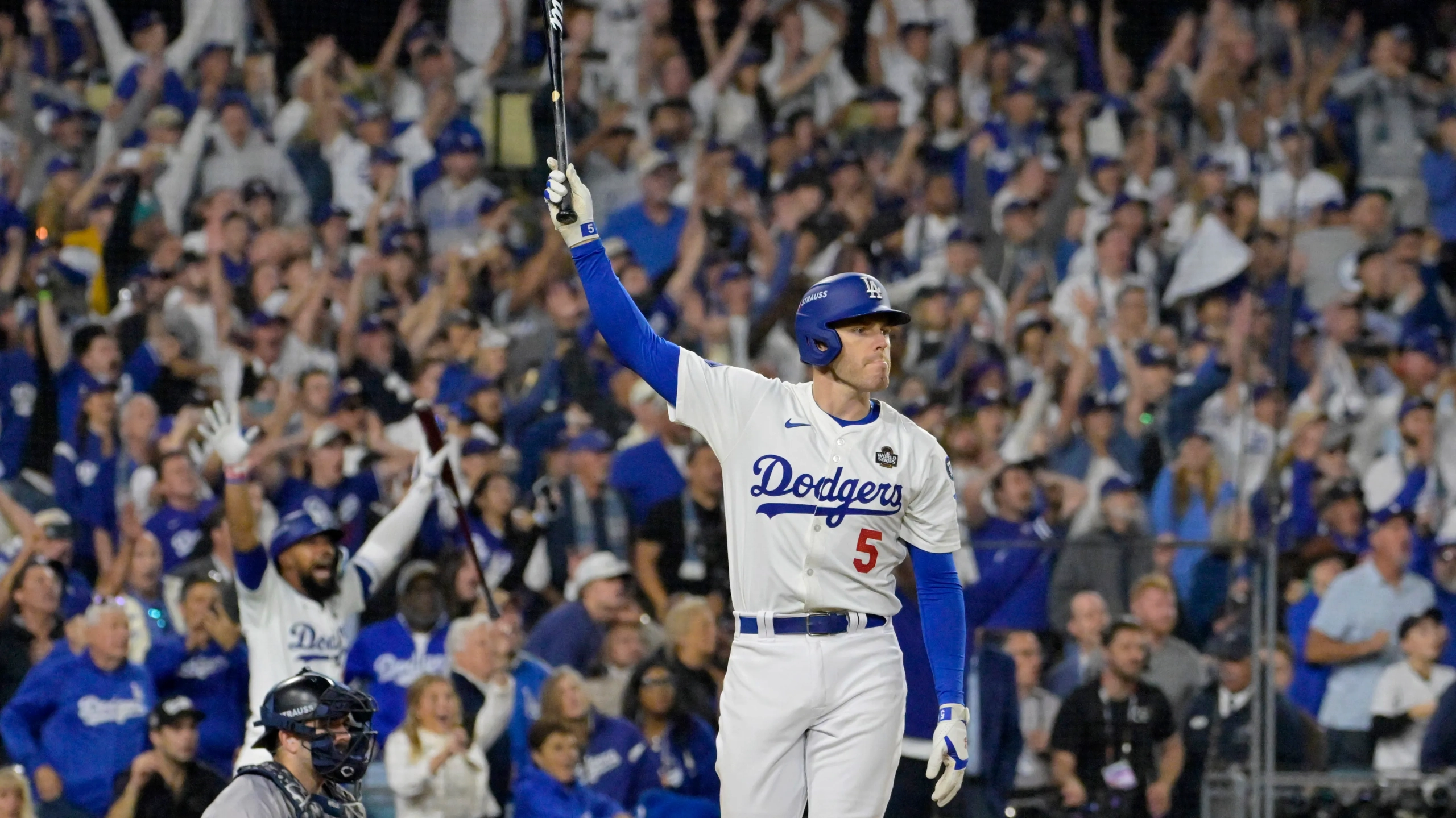 Freddy Freeman hits homerun in Las Angeles